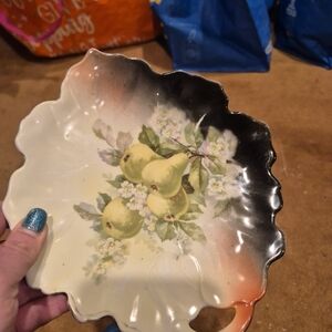 Decorative Leaf-Shaped Plate with Pear Design